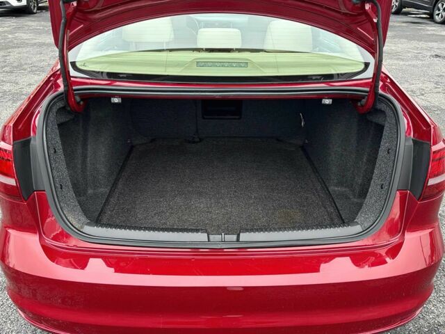 Красный Фольксваген Джетта, объемом двигателя 1.4 л и пробегом 52 тыс. км за 3000 $, фото 13 на Automoto.ua