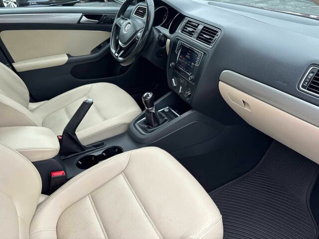 Красный Фольксваген Джетта, объемом двигателя 1.4 л и пробегом 52 тыс. км за 3000 $, фото 8 на Automoto.ua