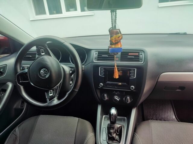 Красный Фольксваген Джетта, объемом двигателя 1.4 л и пробегом 97 тыс. км за 10900 $, фото 21 на Automoto.ua