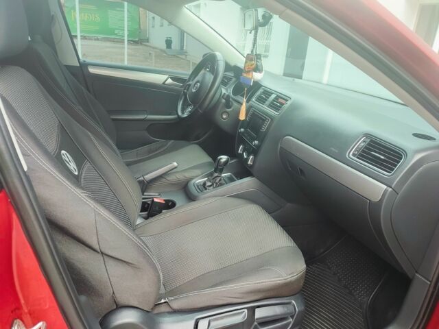 Красный Фольксваген Джетта, объемом двигателя 1.4 л и пробегом 97 тыс. км за 10900 $, фото 19 на Automoto.ua