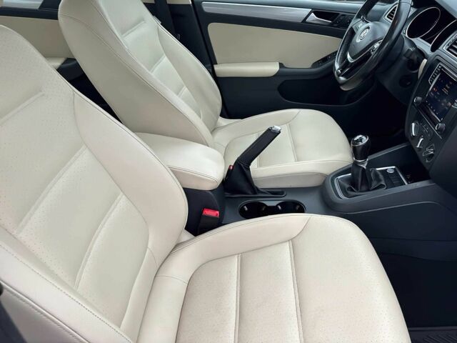 Красный Фольксваген Джетта, объемом двигателя 1.4 л и пробегом 52 тыс. км за 3000 $, фото 6 на Automoto.ua