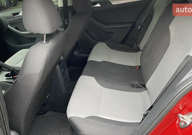 Червоний Фольксваген Джетта, об'ємом двигуна 1.4 л та пробігом 74 тис. км за 11499 $, фото 17 на Automoto.ua