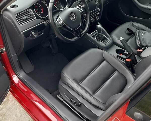 Красный Фольксваген Джетта, объемом двигателя 1.8 л и пробегом 74 тыс. км за 13700 $, фото 6 на Automoto.ua