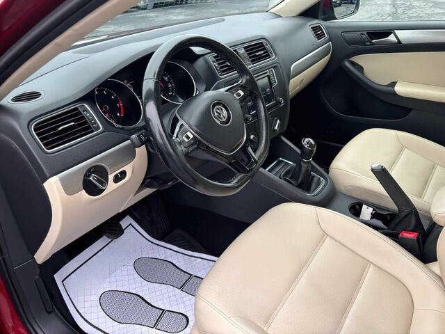 Красный Фольксваген Джетта, объемом двигателя 1.4 л и пробегом 52 тыс. км за 3000 $, фото 7 на Automoto.ua