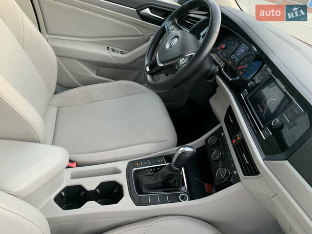 Красный Фольксваген Джетта, объемом двигателя 1.4 л и пробегом 31 тыс. км за 15700 $, фото 15 на Automoto.ua