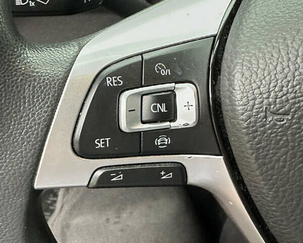 Красный Фольксваген Джетта, объемом двигателя 1.4 л и пробегом 154 тыс. км за 9990 $, фото 28 на Automoto.ua