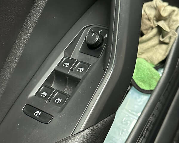 Красный Фольксваген Джетта, объемом двигателя 1.4 л и пробегом 154 тыс. км за 9990 $, фото 27 на Automoto.ua