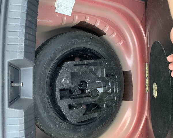 Красный Фольксваген Джетта, объемом двигателя 1.4 л и пробегом 31 тыс. км за 15700 $, фото 13 на Automoto.ua