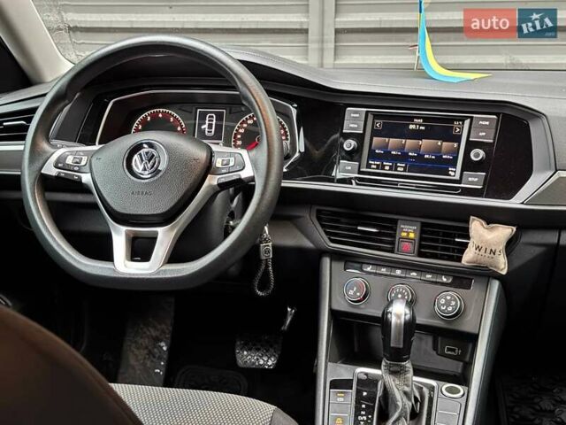 Красный Фольксваген Джетта, объемом двигателя 1.4 л и пробегом 84 тыс. км за 14000 $, фото 25 на Automoto.ua