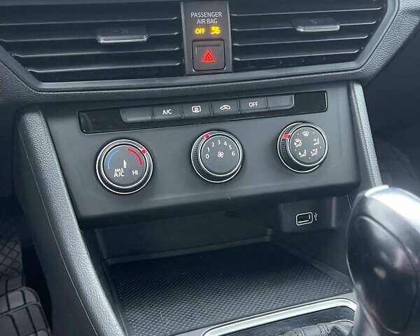 Красный Фольксваген Джетта, объемом двигателя 1.4 л и пробегом 84 тыс. км за 14500 $, фото 18 на Automoto.ua