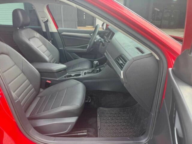 Красный Фольксваген Джетта, объемом двигателя 1.4 л и пробегом 24 тыс. км за 11700 $, фото 10 на Automoto.ua