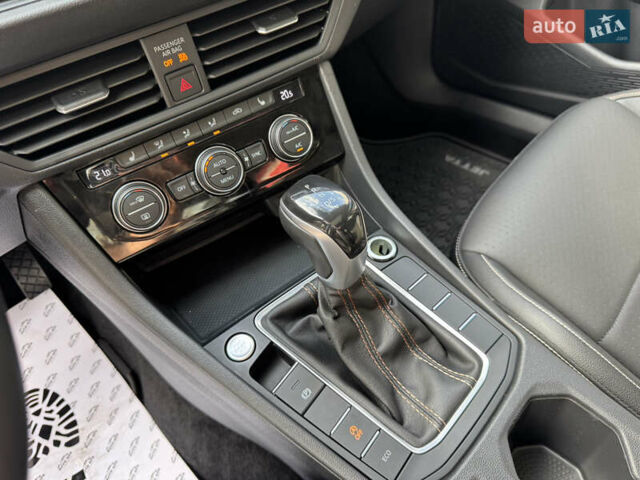 Фольксваген Джетта 2022 в Луцке на Automoto.ua Красный Фольксваген Джетта, объемом двигателя 1.5 л и пробегом 75 тыс. км за 19800 $, фото 32 на Automoto.ua