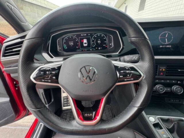 Червоний Фольксваген Джетта, об'ємом двигуна 2 л та пробігом 14 тис. км за 12000 $, фото 8 на Automoto.ua