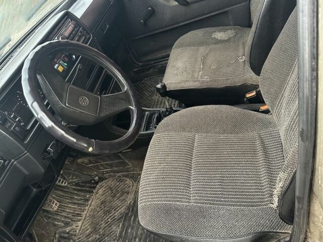 Желтый Фольксваген Джетта, объемом двигателя 1.6 л и пробегом 368 тыс. км за 950 $, фото 10 на Automoto.ua