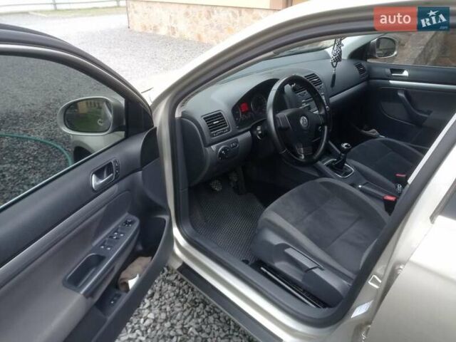 Желтый Фольксваген Джетта, объемом двигателя 2 л и пробегом 209 тыс. км за 5300 $, фото 9 на Automoto.ua