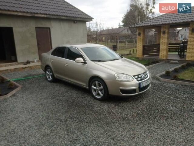Желтый Фольксваген Джетта, объемом двигателя 2 л и пробегом 209 тыс. км за 5300 $, фото 3 на Automoto.ua