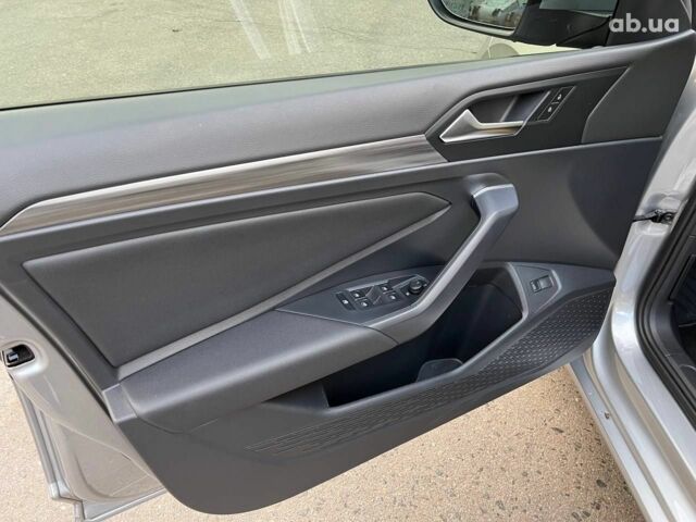 Фольксваген Джетта 2019 в Сумах на Automoto.ua Серый Фольксваген Джетта, объемом двигателя 1.4 л и пробегом 54 тыс. км за 19500 $, фото 4 на Automoto.ua