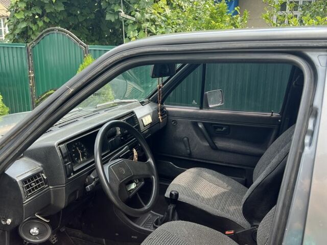 Серый Фольксваген Джетта, объемом двигателя 1.6 л и пробегом 254 тыс. км за 900 $, фото 7 на Automoto.ua