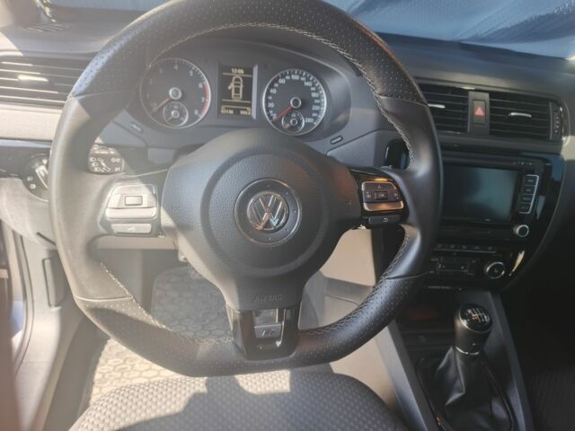 Серый Фольксваген Джетта, объемом двигателя 1.4 л и пробегом 84 тыс. км за 11500 $, фото 5 на Automoto.ua