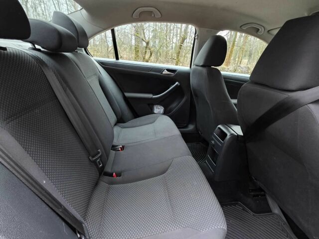 Серый Фольксваген Джетта, объемом двигателя 2 л и пробегом 120 тыс. км за 7700 $, фото 7 на Automoto.ua