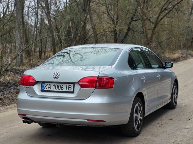 Серый Фольксваген Джетта, объемом двигателя 2 л и пробегом 120 тыс. км за 7700 $, фото 2 на Automoto.ua