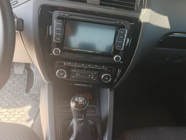 Серый Фольксваген Джетта, объемом двигателя 1.4 л и пробегом 84 тыс. км за 11500 $, фото 4 на Automoto.ua