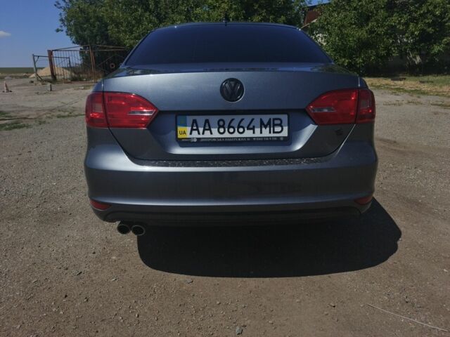 Серый Фольксваген Джетта, объемом двигателя 1.4 л и пробегом 84 тыс. км за 11500 $, фото 2 на Automoto.ua