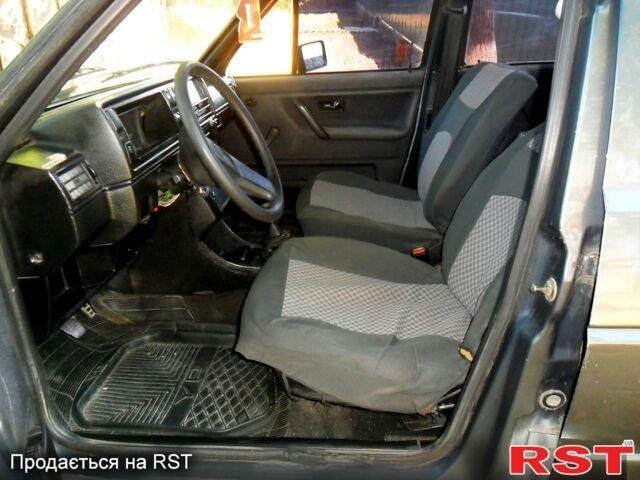 Серый Фольксваген Джетта, объемом двигателя 1.6 л и пробегом 100 тыс. км за 1250 $, фото 3 на Automoto.ua