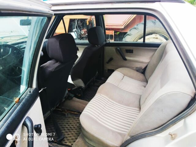 Сірий Фольксваген Джетта, об'ємом двигуна 1 л та пробігом 234 тис. км за 450 $, фото 10 на Automoto.ua