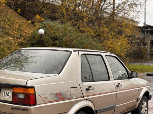 Серый Фольксваген Джетта, объемом двигателя 1.6 л и пробегом 250 тыс. км за 1300 $, фото 4 на Automoto.ua