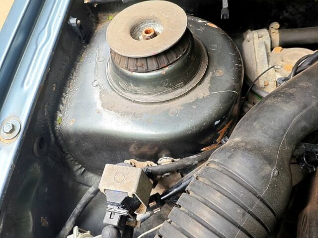 Сірий Фольксваген Джетта, об'ємом двигуна 1.8 л та пробігом 300 тис. км за 1050 $, фото 8 на Automoto.ua