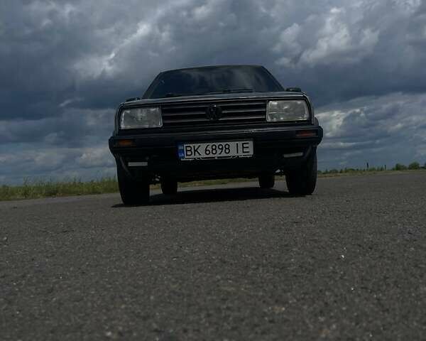 Сірий Фольксваген Джетта, об'ємом двигуна 1.8 л та пробігом 100 тис. км за 1000 $, фото 1 на Automoto.ua