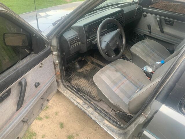 Сірий Фольксваген Джетта, об'ємом двигуна 1.8 л та пробігом 400 тис. км за 400 $, фото 4 на Automoto.ua