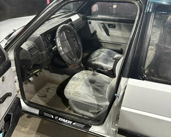 Серый Фольксваген Джетта, объемом двигателя 1.6 л и пробегом 200 тыс. км за 1400 $, фото 5 на Automoto.ua