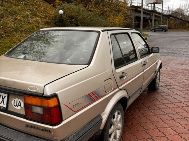 Серый Фольксваген Джетта, объемом двигателя 1.6 л и пробегом 250 тыс. км за 1300 $, фото 3 на Automoto.ua