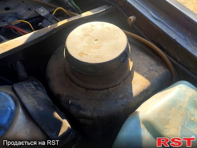 Серый Фольксваген Джетта, объемом двигателя 1.8 л и пробегом 100 тыс. км за 900 $, фото 2 на Automoto.ua