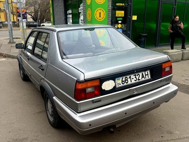 Серый Фольксваген Джетта, объемом двигателя 1.8 л и пробегом 350 тыс. км за 1350 $, фото 3 на Automoto.ua