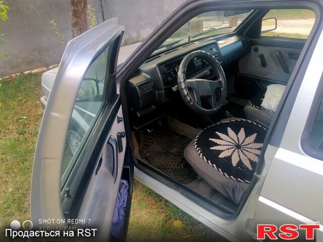 Серый Фольксваген Джетта, объемом двигателя 1.8 л и пробегом 380 тыс. км за 1600 $, фото 4 на Automoto.ua