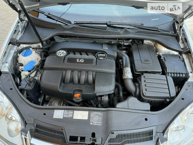 Сірий Фольксваген Джетта, об'ємом двигуна 1.6 л та пробігом 222 тис. км за 6300 $, фото 24 на Automoto.ua
