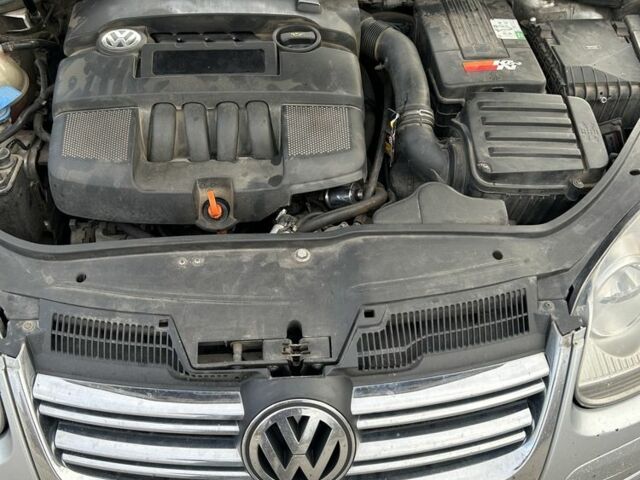 Серый Фольксваген Джетта, объемом двигателя 1.6 л и пробегом 280 тыс. км за 5200 $, фото 6 на Automoto.ua