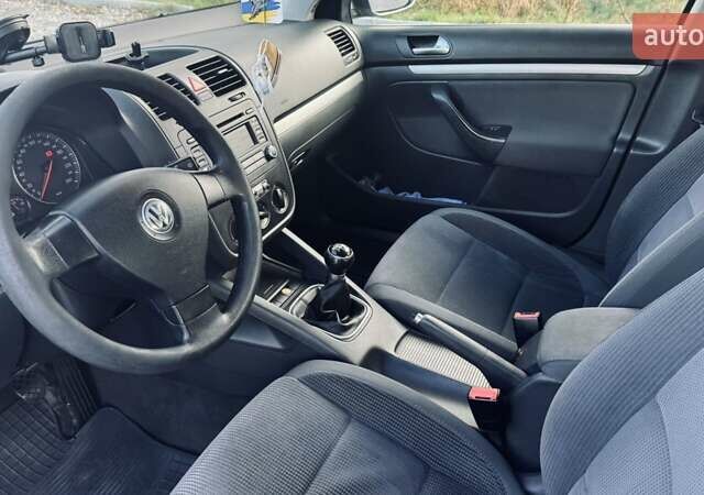 Сірий Фольксваген Джетта, об'ємом двигуна 1.6 л та пробігом 290 тис. км за 5000 $, фото 4 на Automoto.ua