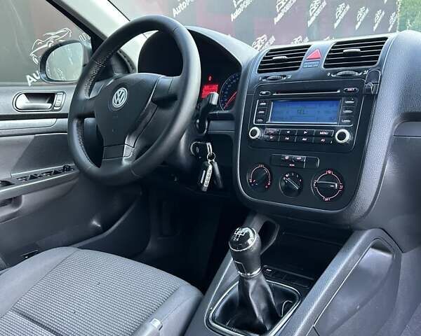 Сірий Фольксваген Джетта, об'ємом двигуна 1.6 л та пробігом 255 тис. км за 6500 $, фото 17 на Automoto.ua