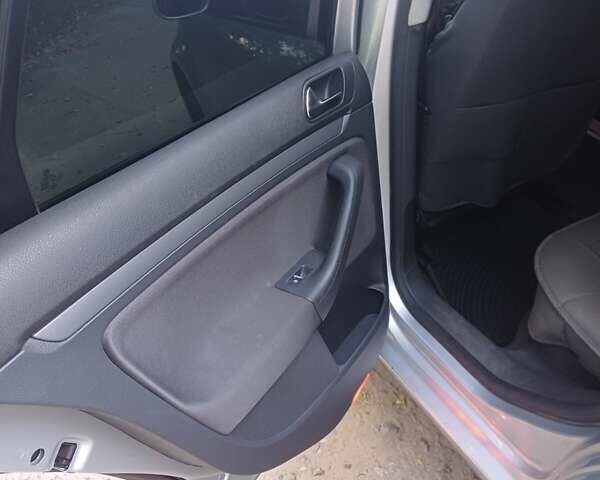 Фольксваген Джетта 2005 в Ахтырке на Automoto.ua Серый Фольксваген Джетта, объемом двигателя 1.6 л и пробегом 205 тыс. км за 6800 $, фото 1 на Automoto.ua