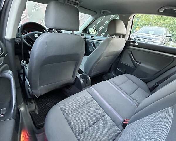 Сірий Фольксваген Джетта, об'ємом двигуна 1.6 л та пробігом 255 тис. км за 6500 $, фото 22 на Automoto.ua