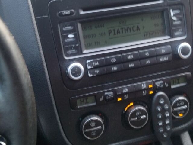 Сірий Фольксваген Джетта, об'ємом двигуна 2 л та пробігом 290 тис. км за 4900 $, фото 4 на Automoto.ua