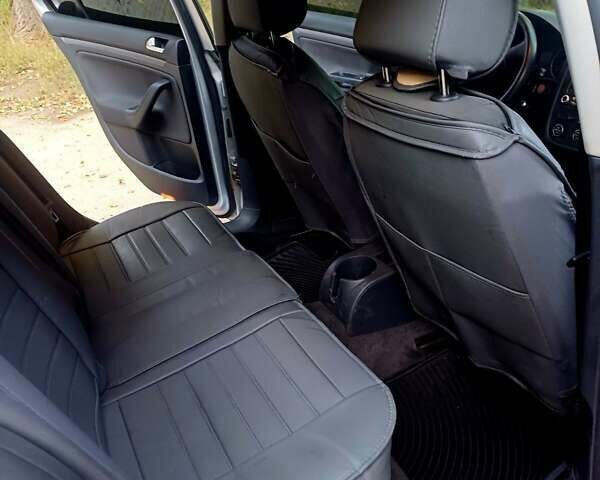 Фольксваген Джетта 2005 в Ахтырке на Automoto.ua Серый Фольксваген Джетта, объемом двигателя 1.6 л и пробегом 205 тыс. км за 6800 $, фото 4 на Automoto.ua