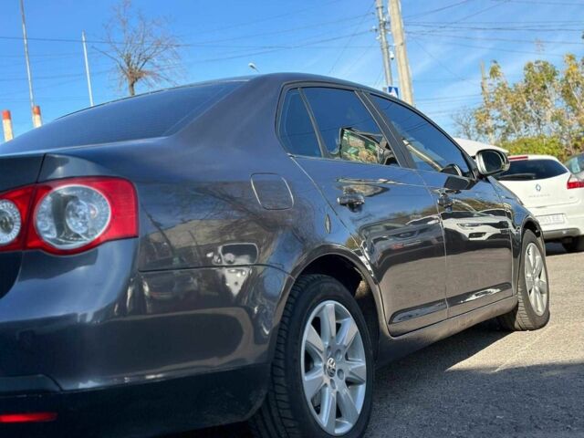 Серый Фольксваген Джетта, объемом двигателя 1.6 л и пробегом 310 тыс. км за 5590 $, фото 4 на Automoto.ua