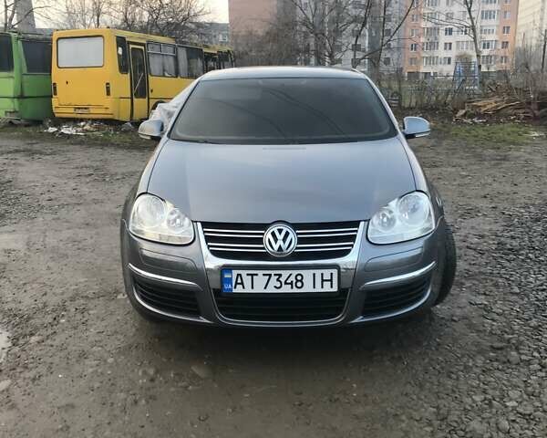 Серый Фольксваген Джетта, объемом двигателя 1.6 л и пробегом 192 тыс. км за 5850 $, фото 1 на Automoto.ua