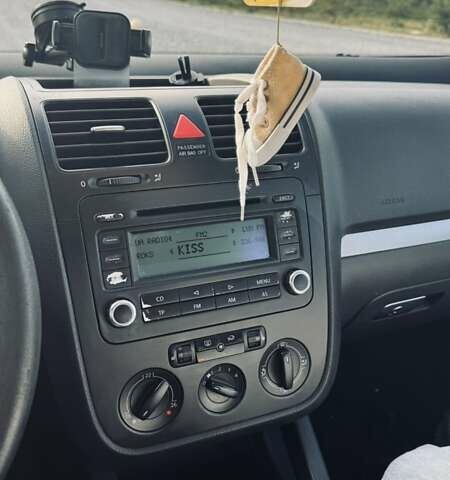 Сірий Фольксваген Джетта, об'ємом двигуна 1.6 л та пробігом 290 тис. км за 5000 $, фото 1 на Automoto.ua