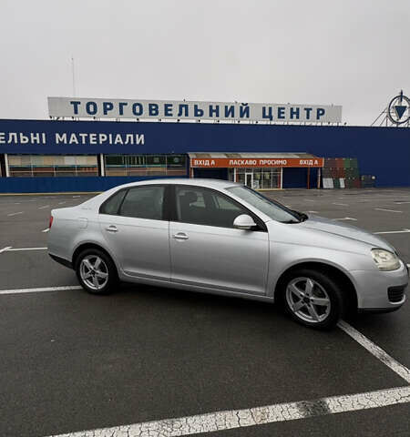 Серый Фольксваген Джетта, объемом двигателя 1.6 л и пробегом 184 тыс. км за 6100 $, фото 3 на Automoto.ua